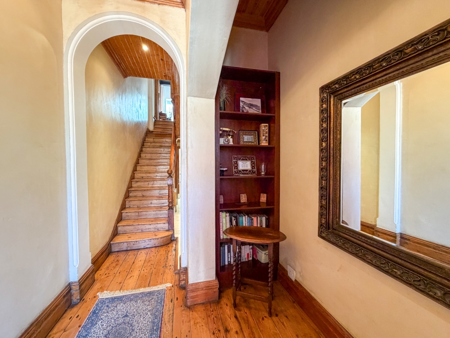 6 Bedroom Property for Sale in Green Point Western Cape